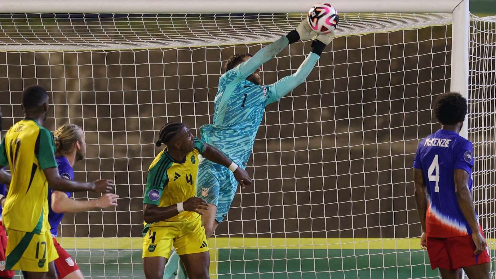 克罗斯凭借 克罗斯凭借