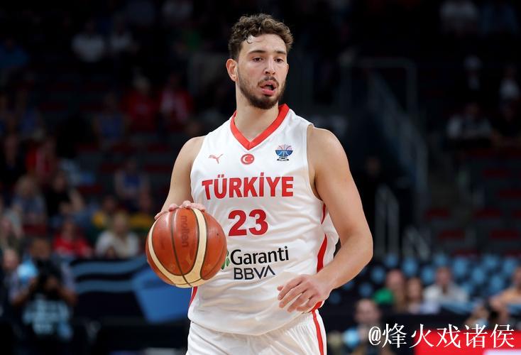 似曾相识?欧锦赛决赛申京也选择三分强投不中,土耳其丢冠 似曾相识?欧锦赛决赛申京也选择三分强投不中,土耳其丢冠