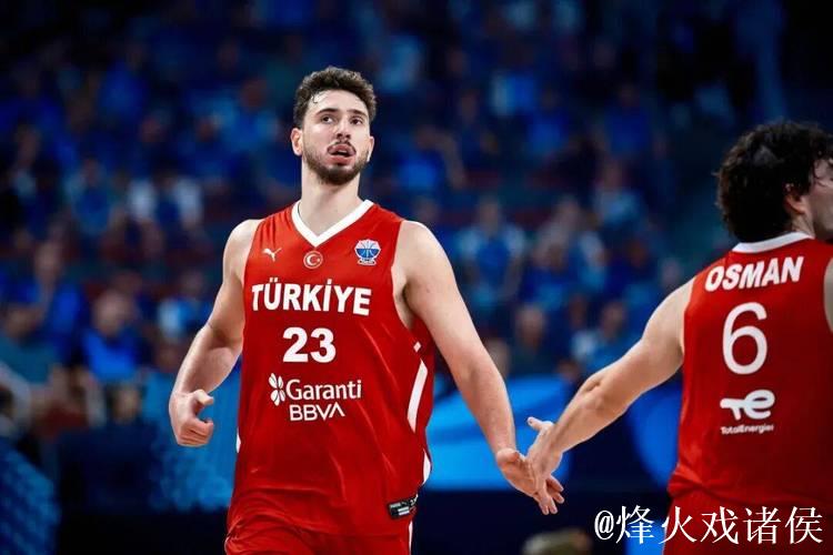 似曾相识?欧锦赛决赛申京也选择三分强投不中,土耳其丢冠 似曾相识?欧锦赛决赛申京也选择三分强投不中,土耳其丢冠